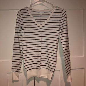 Abound - V-Neck light weight sweater